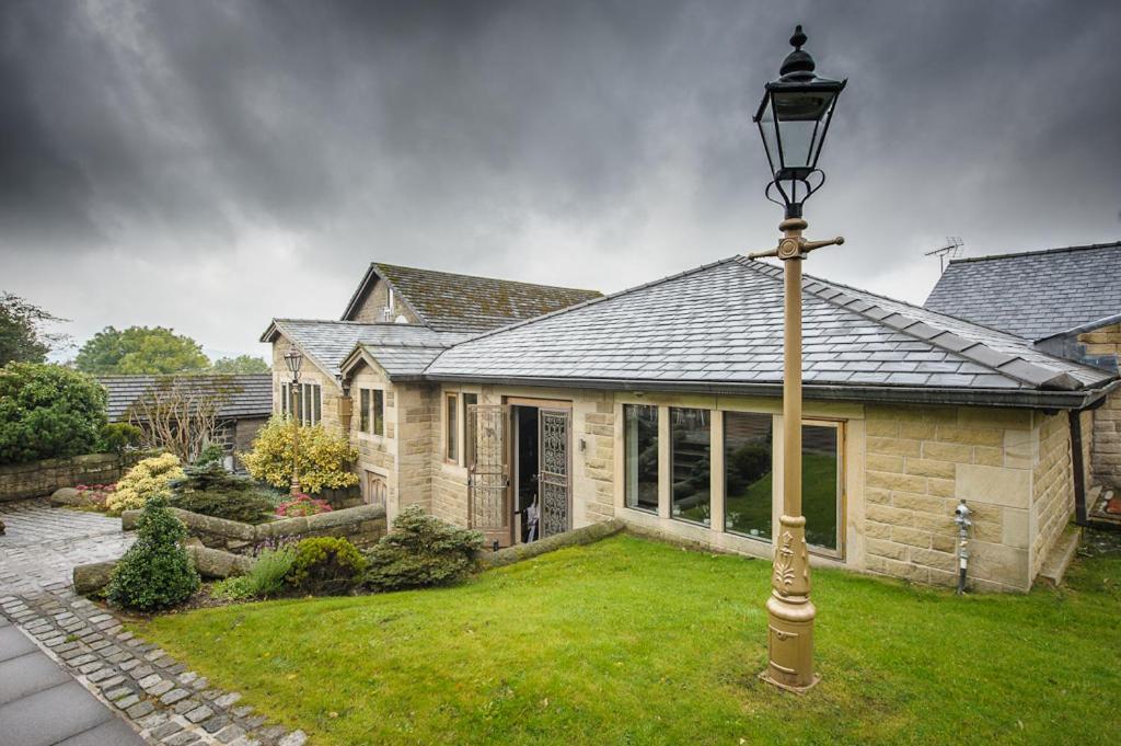 The Saddleworth Hotel Diggle Exterior foto